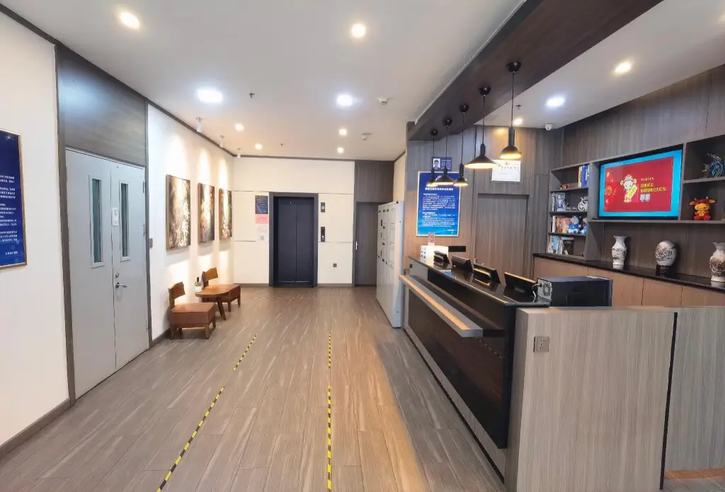 Пекин: Hanting Hotel Beijing Yansha Xinyuanli
