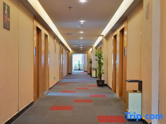 Дунгуань: U Plus Hotel (Dongguan Zhangmutou Railway Station Guanyin Mountain Tianyi City)