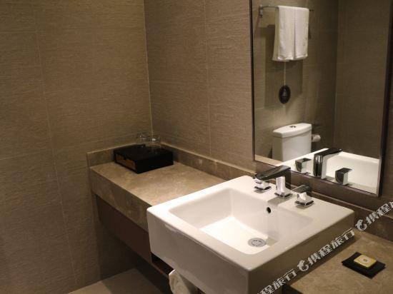 Куньмин: Homeinn Plus (Kunming Baiyun Road Tongde Square)