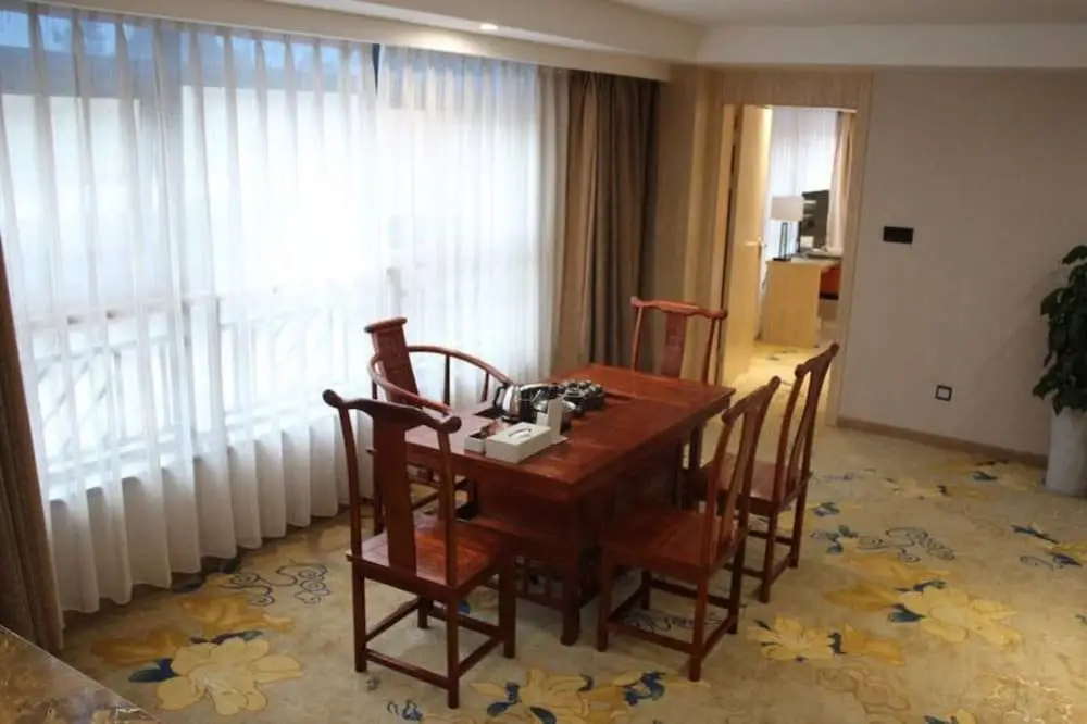 Чэнду: Shuangfa Hotel (Chengdu East Station)