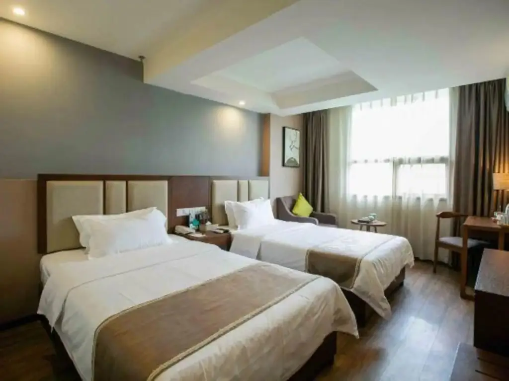 Чунцин: Brother Hotel (Chongqing Bagongli Used Car Trading Market)