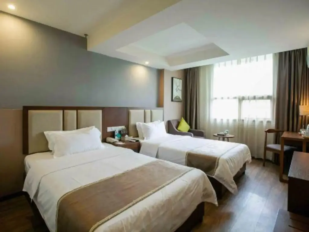 Чунцин: Brother Hotel (Chongqing Bagongli Used Car Trading Market)