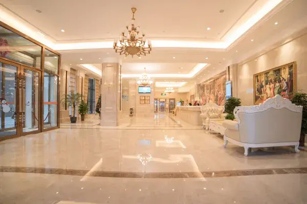 Синьян: Vienna International Hotel (Xinyang Railway Station Tianrun Plaza Store)
