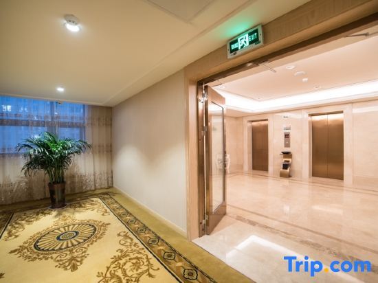 Синьян: Vienna International Hotel (Xinyang Railway Station Tianrun Plaza Store)