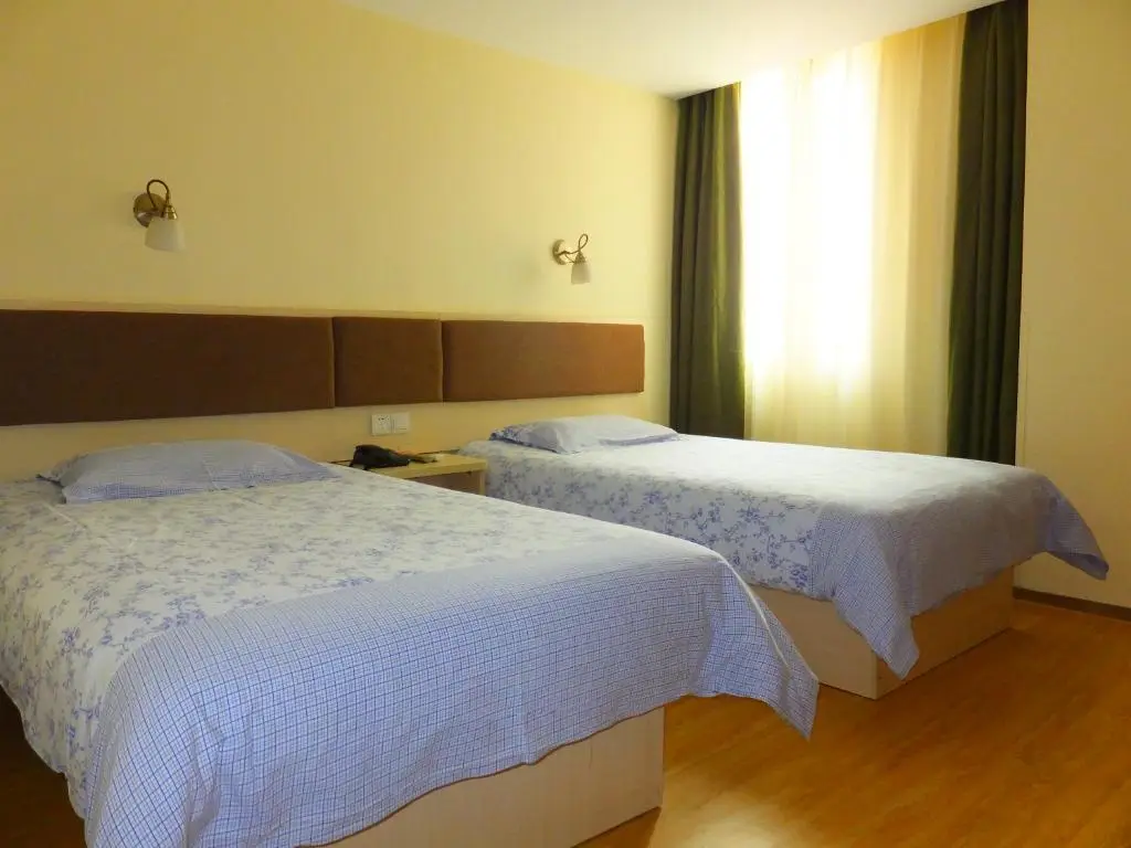 Ухань: Motel Wuhan Yellow Crane Tower Shouyi Square Fuxing Road Metro Station