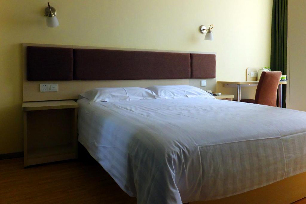 Ухань: Motel Wuhan Yellow Crane Tower Shouyi Square Fuxing Road Metro Station