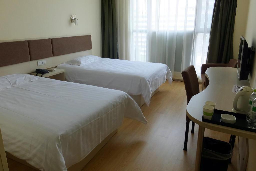 Ухань: Motel Wuhan Yellow Crane Tower Shouyi Square Fuxing Road Metro Station