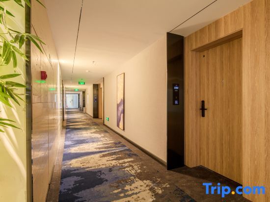 Чжэнчжоу: H Hotel (Zhengzhou Hanghai Guangchang Metro Station)