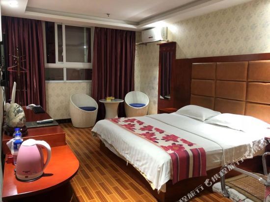 Цзуньи: Zunyi Xiaobaihua Business Hotel