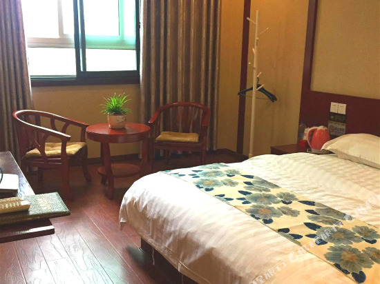 Цзуньи: Zunyi Xiaobaihua Business Hotel