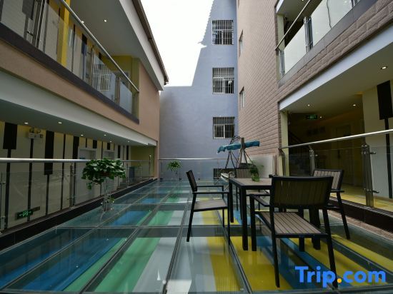 Дали: Yixin Theme Hotel