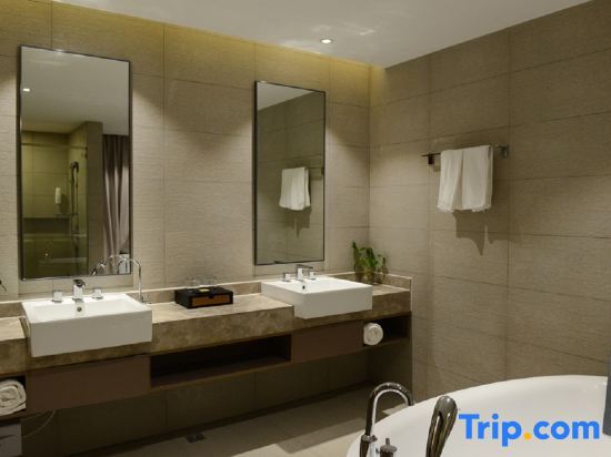 Куньмин: Home Inn Plus (Kunming South High-speed Railway Station Chunrong Street Metro Station)
