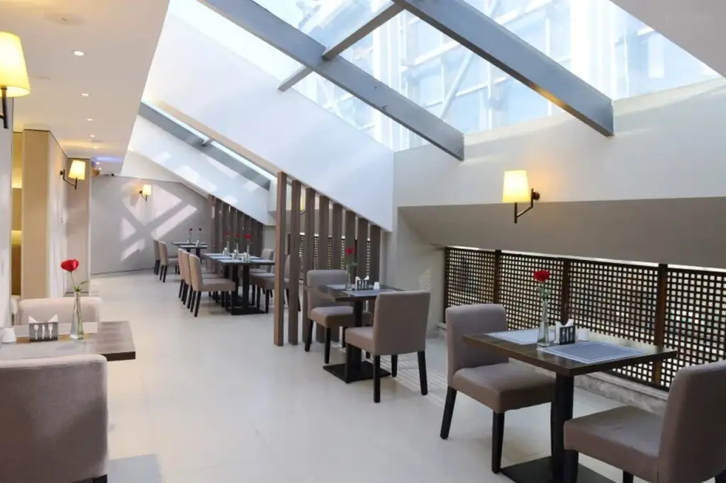 Куньмин: Home Inn Plus (Kunming South High-speed Railway Station Chunrong Street Metro Station)