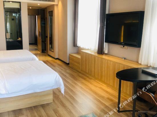 Homeplus Holiday Hotel (Kunming Yinhai) — фото 1