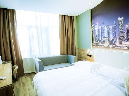 Нанкин: Huaji Hotel Nanjing Wanda Plaza