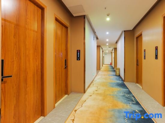 Шэньчжэнь: Four Seasons Star Hotel (Shenzhen Gongming Square Metro Station)
