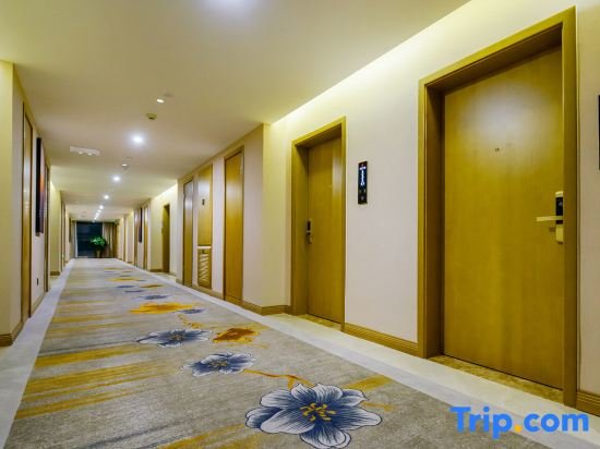 Чунцин: Yun Hu International Hotel (Chongqing South High-speed Railway Station Liangping)
