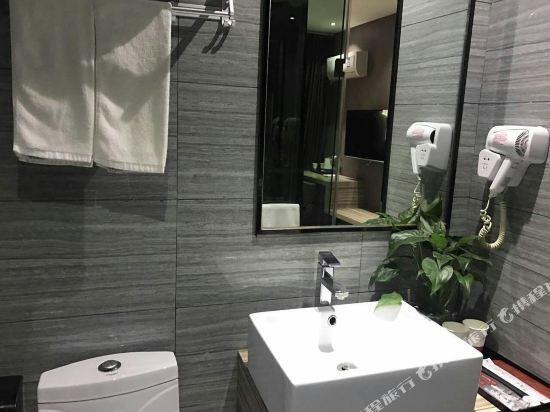 Куньмин: Ease Hotel Kunming North Railway Station Metro Station
