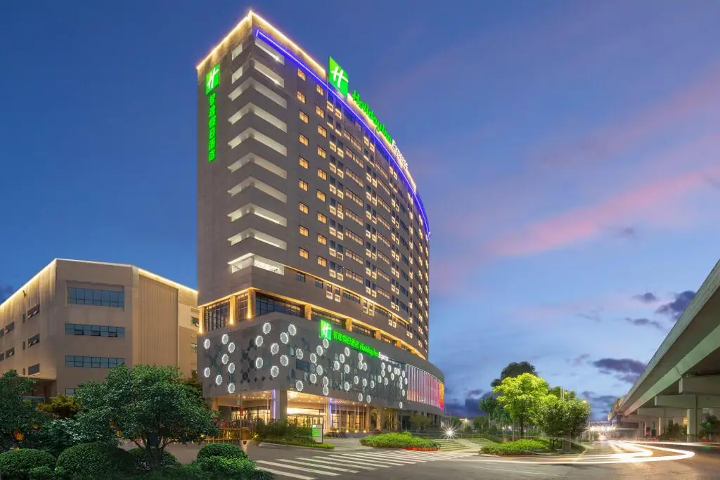 Holiday Inn Express Chongqing Airport Zone — фото 1