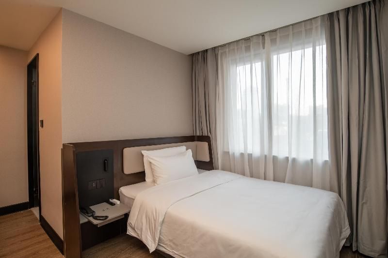 Пекин: Hanting Hotel Beijing Sanyuanqiao Yansha Embassy