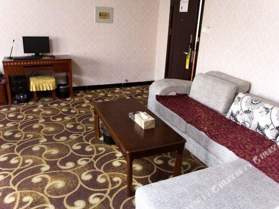Super 8 Hotel (Tangshan Fengnan Wenhua Square) — фото 1