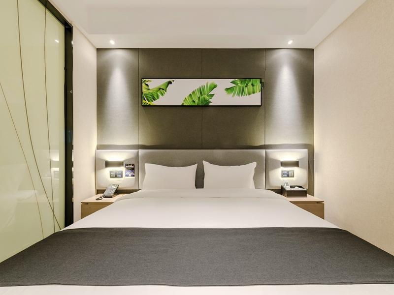 Чжэнчжоу: UP AND IN Hotel Henan Zhengzhou Guancheng District East High-speed Railway Station West Square