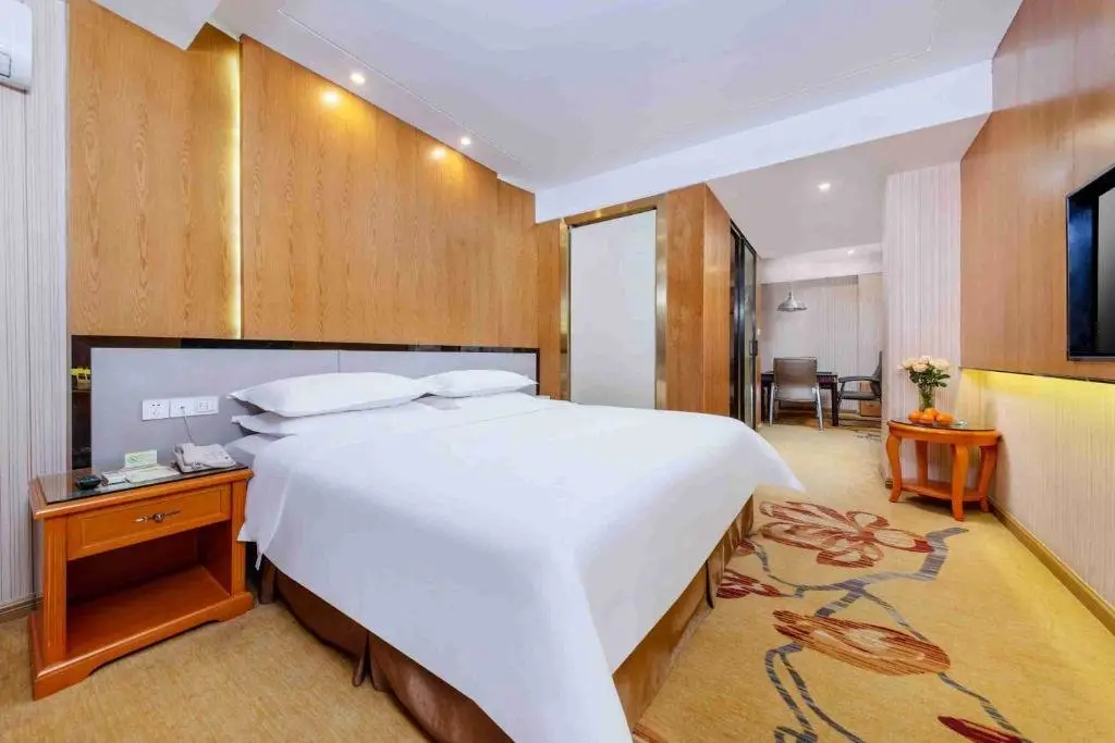 Шэньчжэнь: Vienna Hotel Shenzhen Bantian Huawei Tian'an Yungu
