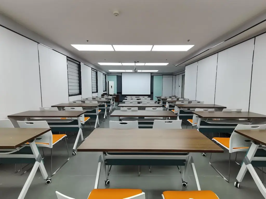 Циндао: Hanting Hotel Qingdao Badaguan Taipingjiao Park Metro Station