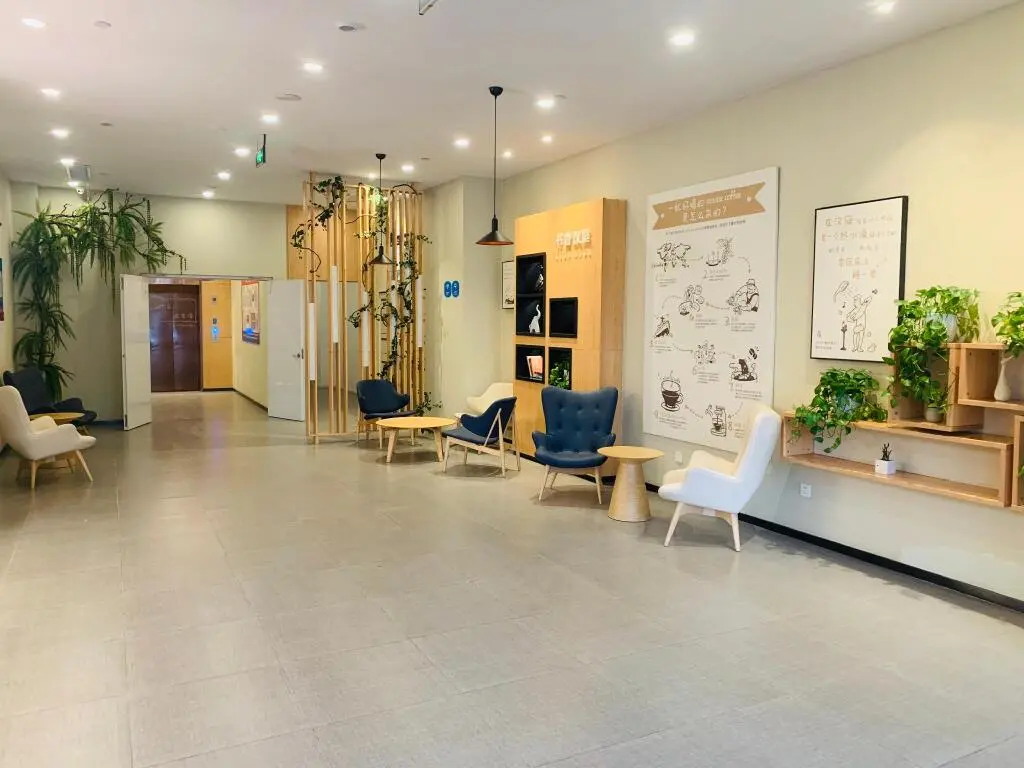 Ичэнь: Hanting Hotel Houma Xintian Square
