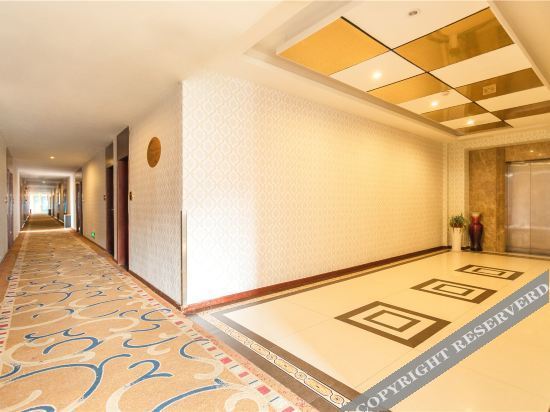 Цзиндэчжэнь: Towo Holiday Hotel Jingdezhen People Square Guomao