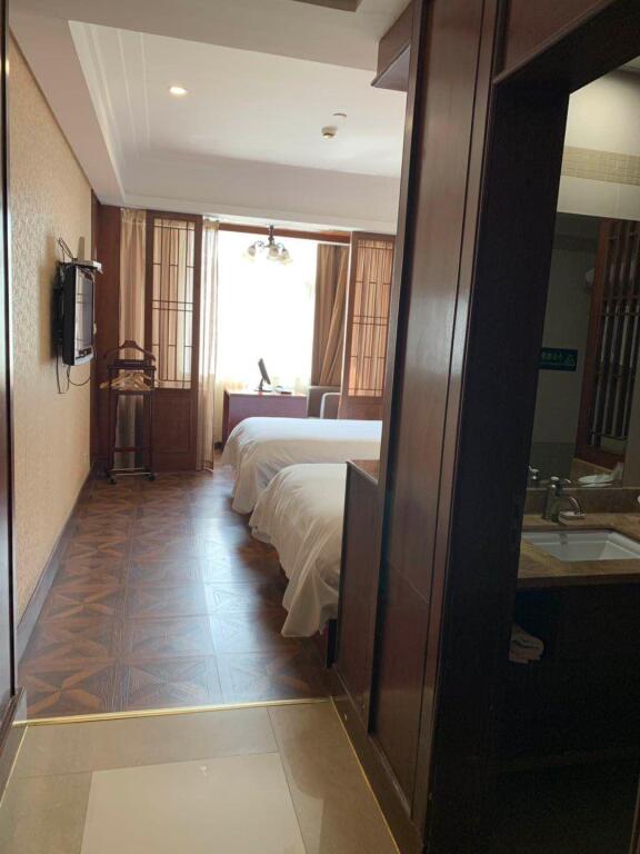 Шанхай: Linjiang International Cruise Hotel (Shanghai Youyi Road)