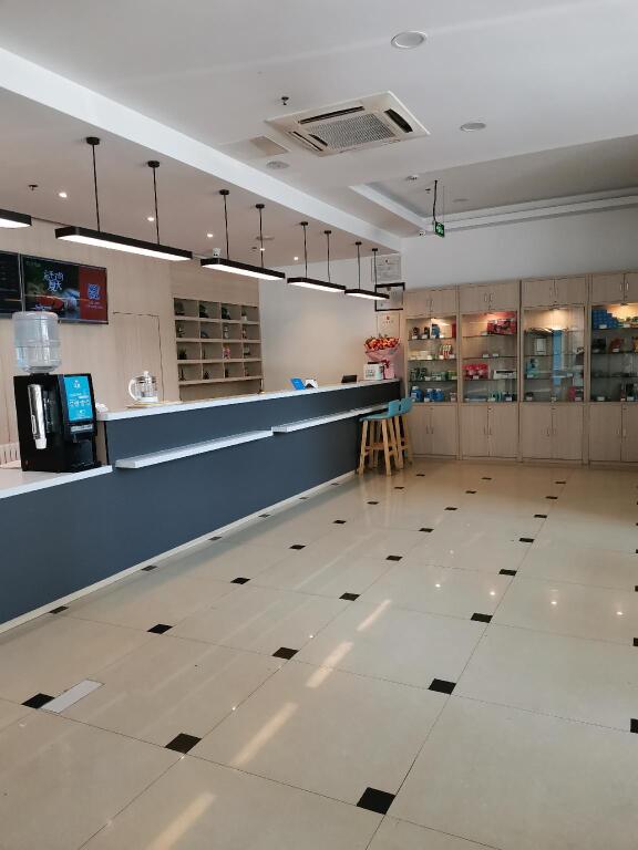 Лаиву: Hanting Hotel Jinan Laiwu Yinzuo Shopping Mall