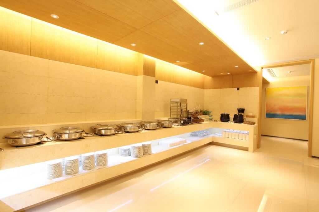 Нанкин: Ji Hotel  Nanjing Chaotian Palace