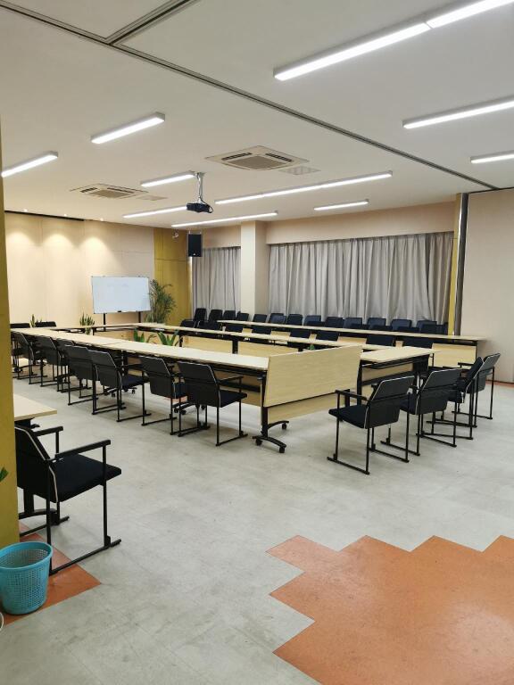 Нанкин: Ji Hotel  Nanjing Chaotian Palace
