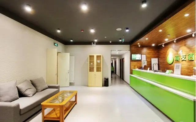 Циндао: Hi Inn Qingdao Taishan Road Metro Station
