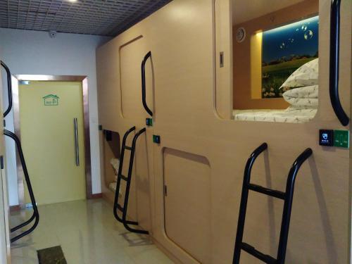 Шэньчжэнь: The Olive Tree Capsule Hostel