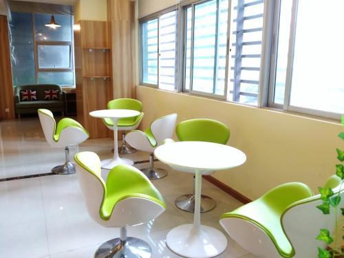 Шэньчжэнь: The Olive Tree Capsule Hostel