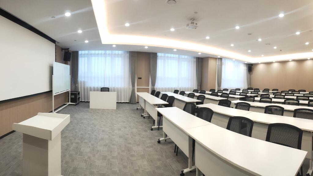 Линьдунсичэн: Hanting Hotel Chifeng Lindong Fushan Park