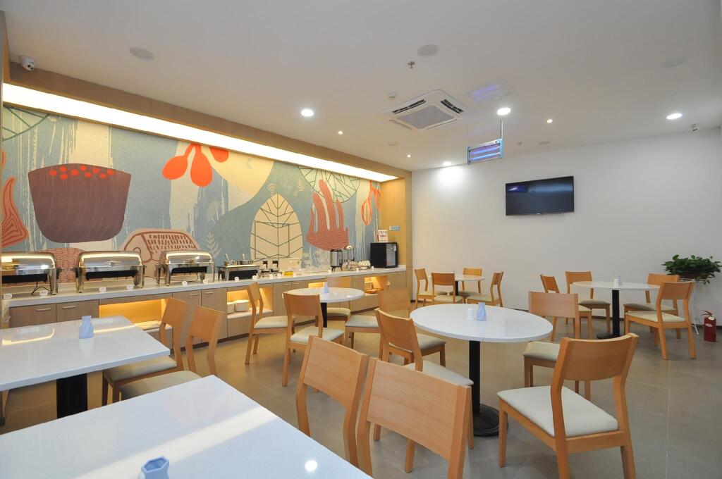 Нанкин: Elan Hotel Nanjing North Daqiao Road Red Sun Plaza