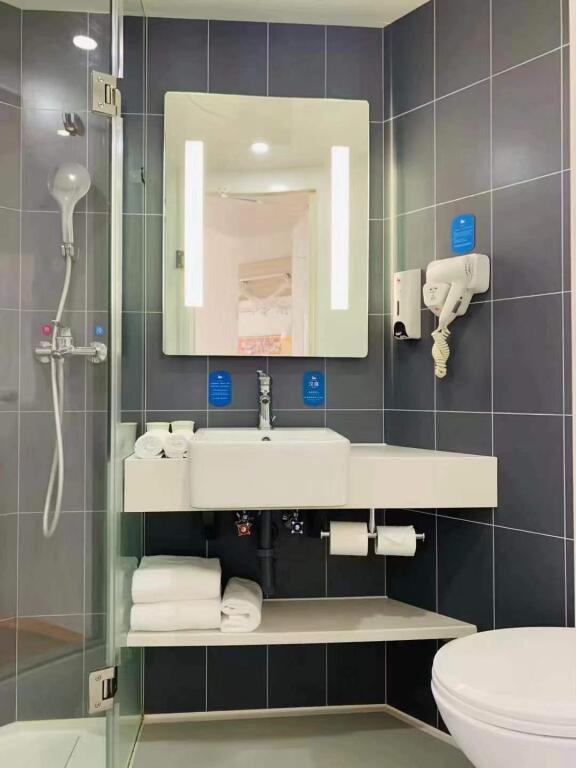 Шанхай: Hanting Hotel Shanghai Baosteel Yueluo Highway