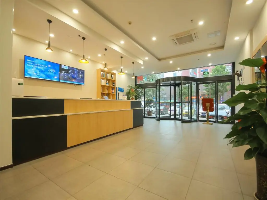 Чжэнчжоу: Hanting Hotel Zhengzhou Railway Station