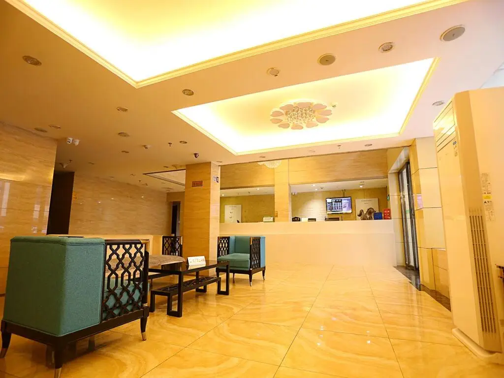 Наньчан: Hi Inn Nanchang Bayi Square Metro Station