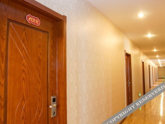 Yichang Spring Business Hotel — фото 1