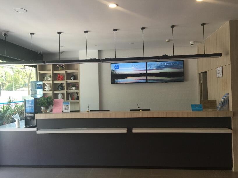 Нанкин: Hanting Express Nanjing Zhujiang Road Dongda Yingbi