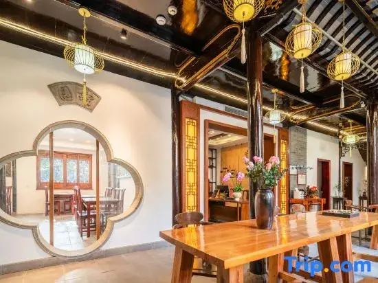 Шанхай: Floral Hotel · Rainview Pavilion hotel (Zhouzhuang)