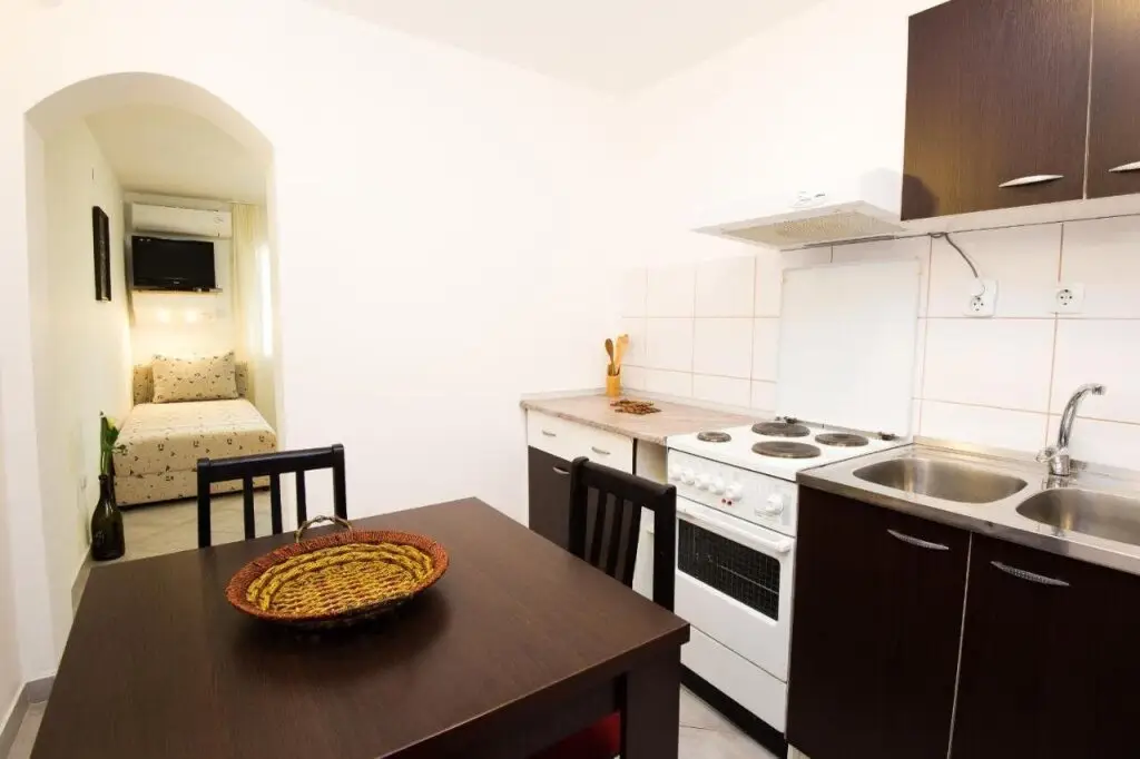 Петровац: Apartments Kopitović
