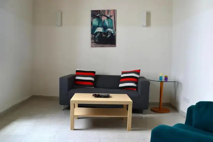 Никосия: Chris House