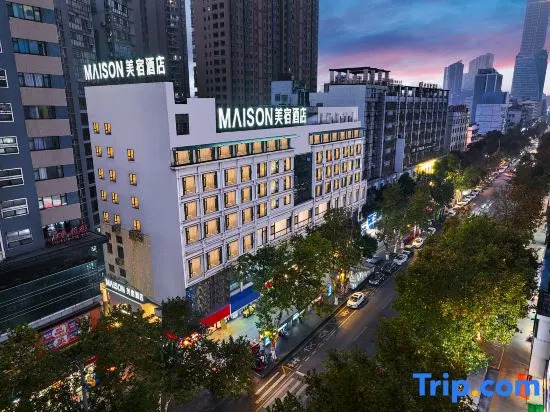 Юэян: Yijia Fashion Hotel