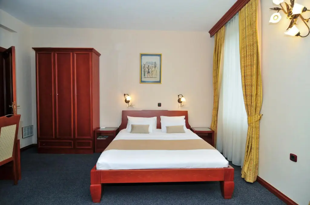 Тиват: Montenegrino