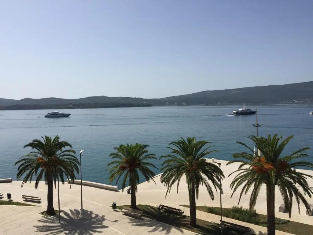 Тиват: Отель Astoria Tivat